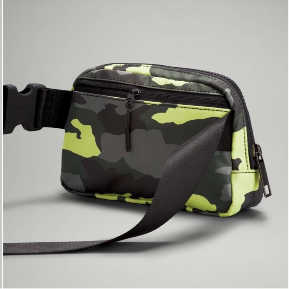 Lululemon Original Neon Green Camo Everywhere Belt bag Rare Color - Picture 3 of 8